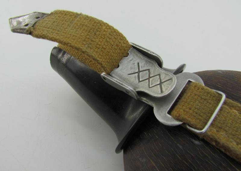 Wehrmacht 'Coconut' M31 Canteen and Cup 'H.R.E.43' — image 5