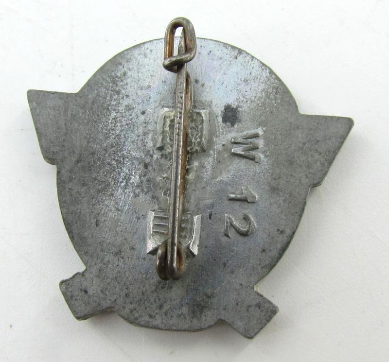 Tag der Polizei 1942 WHW (Winterhilfswerke) pin ( W12 ) — image 2