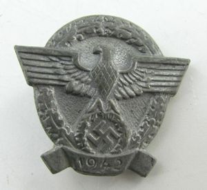 Tag der Polizei 1942 WHW (Winterhilfswerke) pin ( W12 )