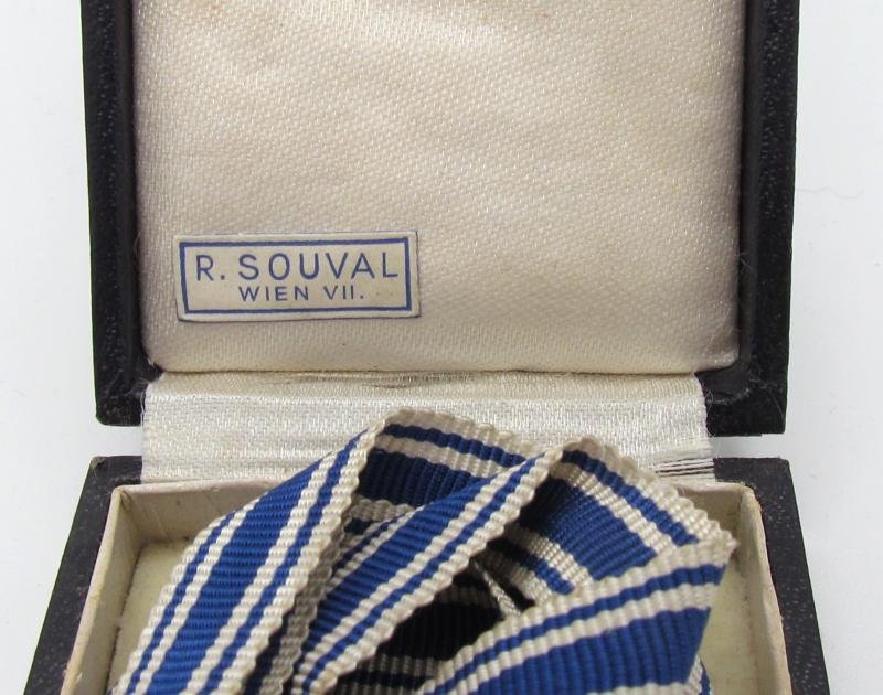 Mother's cross in gold with box ( R. Souval ) — image 3