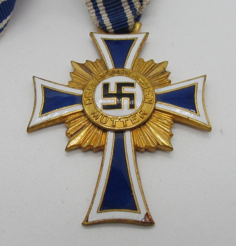 Mother's cross in gold with box ( R. Souval ) — image 6