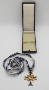 Mother's cross in gold with box ( R. Souval )