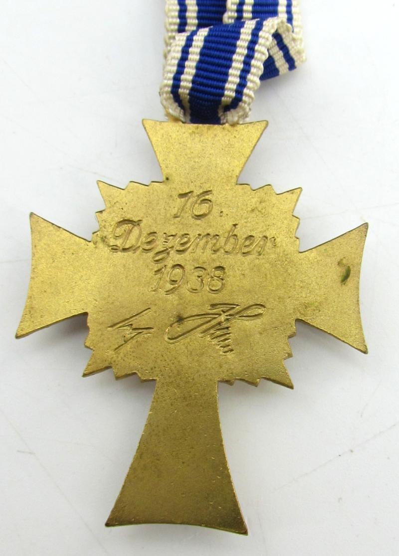 Mother's cross in gold with box ( Ochs & Bonn Hanau ) — image 6