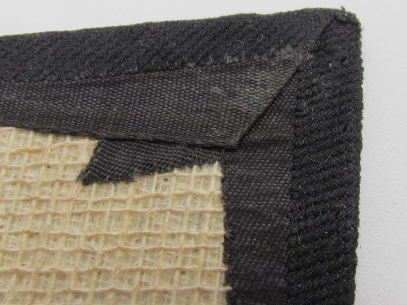 Waffen-SS 'BeVo' collar tab set ( with glass made pip ) — image 9