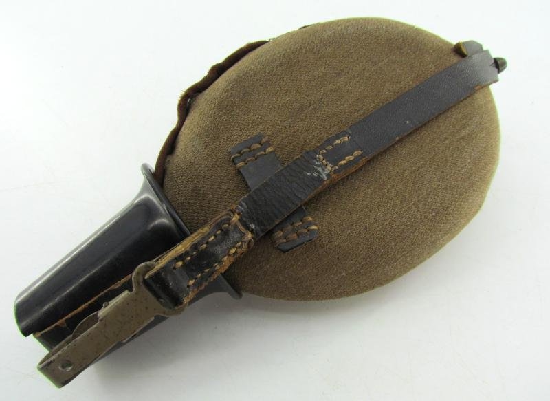 Wehrmacht M42 Canteen with Gabardine Cover — image 4