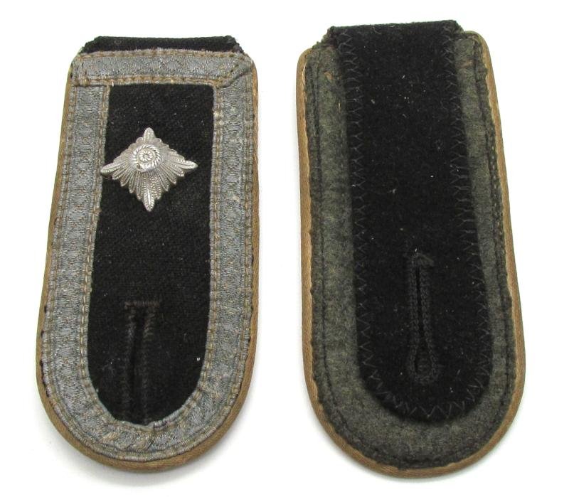 Waffen SS-Oberscharführer Shoulder Boards (Infantry) — image 12