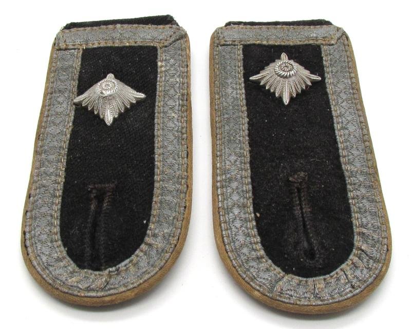 Waffen SS-Oberscharführer Shoulder Boards (Infantry) — image 16