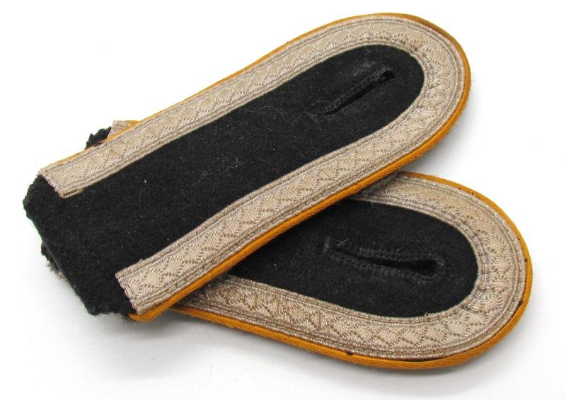 Waffen-SS reconnaissance 'Aufklärungs-Abteilung' shoulder boards — image 14
