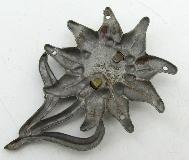 Wehrmacht Mountain Troops 'Edelweiss' Cap badge — image 3