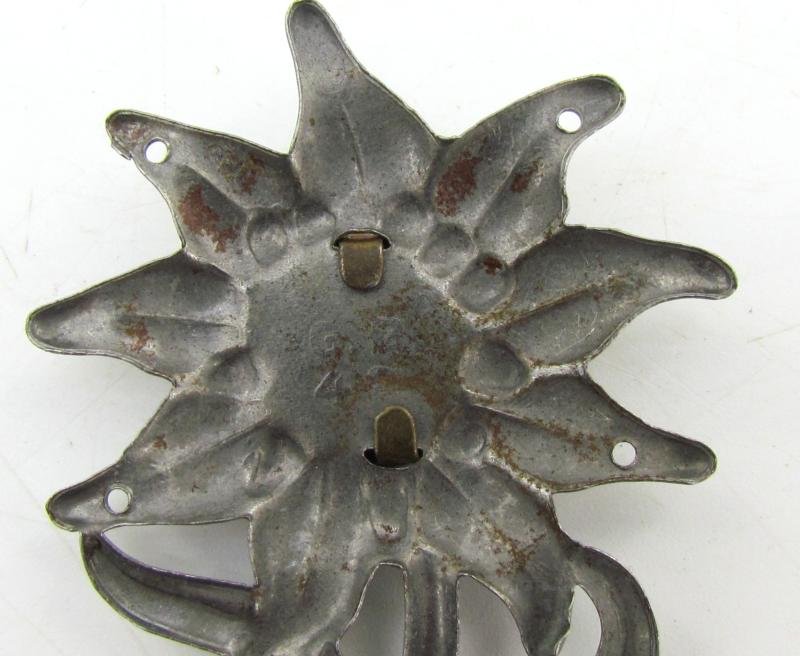 Wehrmacht Mountain Troops 'Edelweiss' Cap badge — image 4