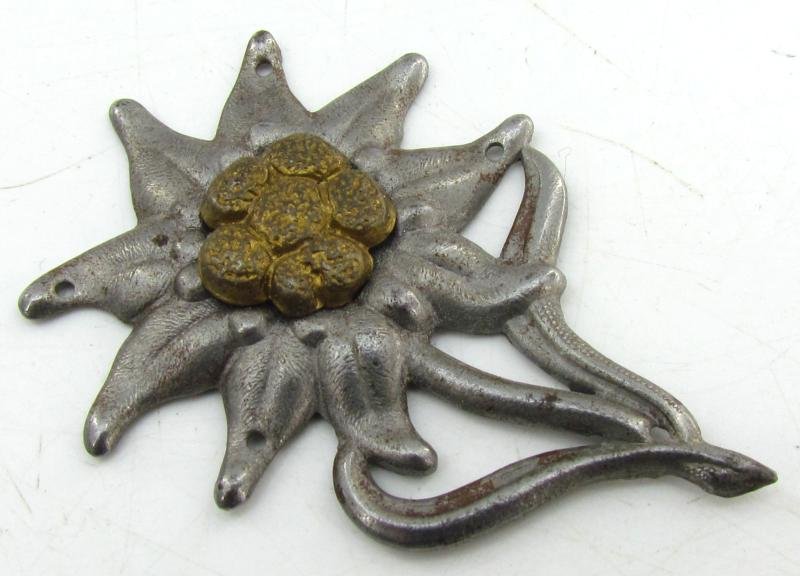 Wehrmacht Mountain Troops 'Edelweiss' Cap badge — image 9