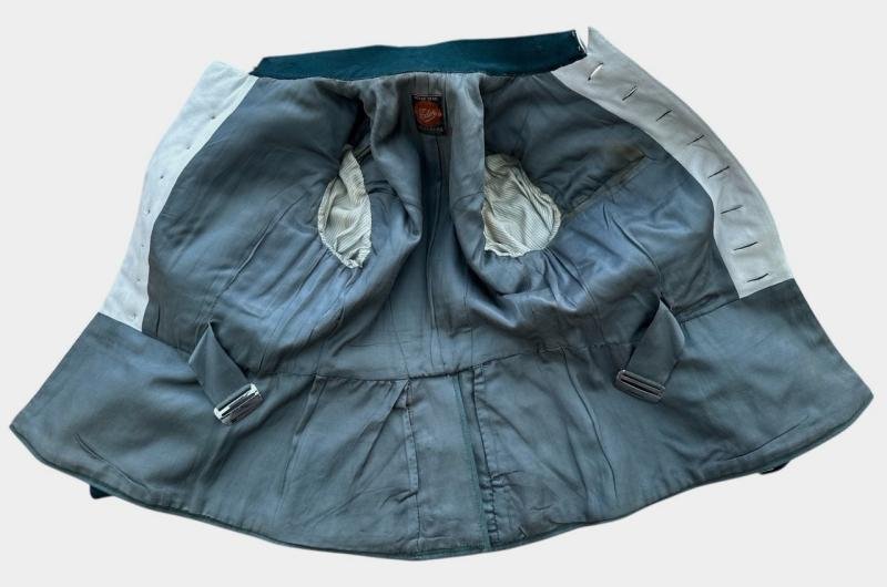 Wehrmacht (Heer) Infantry Officer's 'Waffenrock' – Hauptmann — image 10