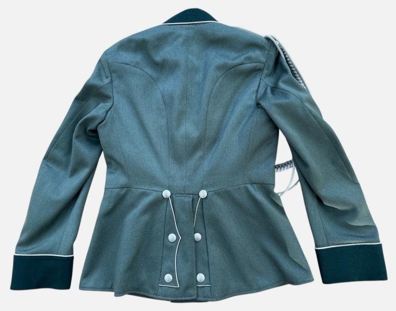 Wehrmacht (Heer) Infantry Officer's 'Waffenrock' – Hauptmann — image 17