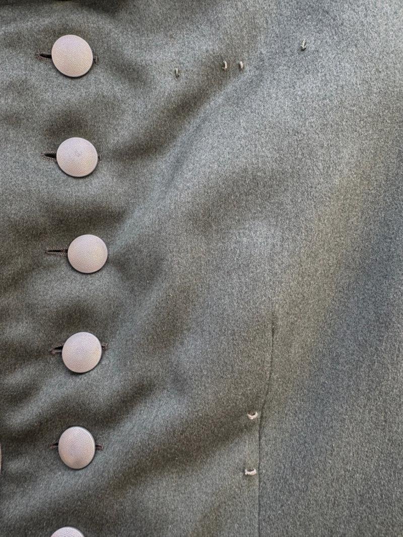 Wehrmacht (Heer) Infantry Officer's 'Waffenrock' – Hauptmann — image 4