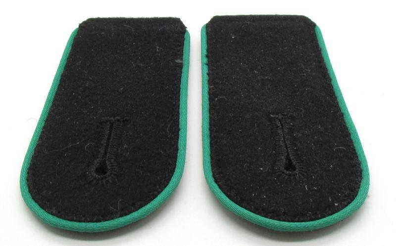 Waffen-SS mountain trooper 'Gebirgsjäger' EM/NCO Shoulder Boards — image 2