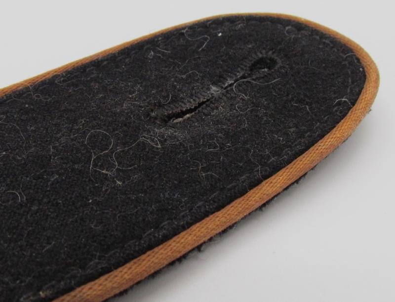 Waffen-SS EM/NCO Aufklärung/Kradschützen Shoulder Board — image 10