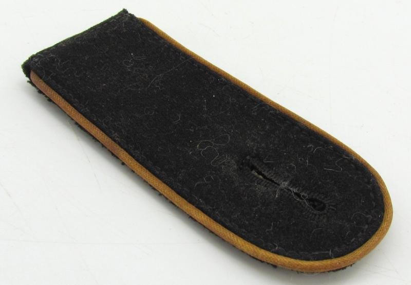 Waffen-SS EM/NCO Aufklärung/Kradschützen Shoulder Board — image 2