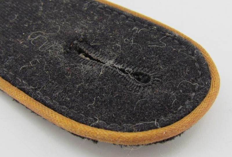 Waffen-SS EM/NCO Aufklärung/Kradschützen Shoulder Board — image 3