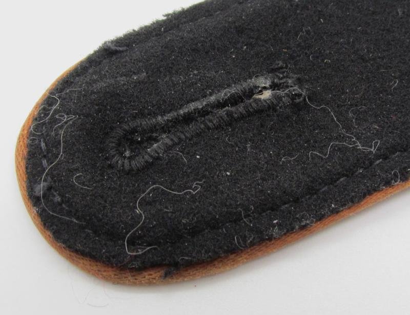Waffen-SS EM/NCO Aufklärung/Kradschützen Shoulder Board — image 7