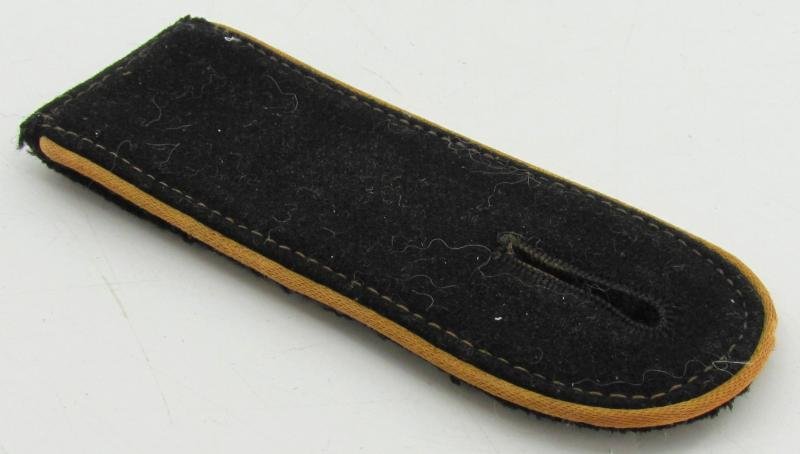 Waffen-SS Reconnaissance (Aufklärung) EM/NCO Shoulder Board — image 11