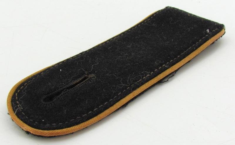 Waffen-SS Reconnaissance (Aufklärung) EM/NCO Shoulder Board — image 12