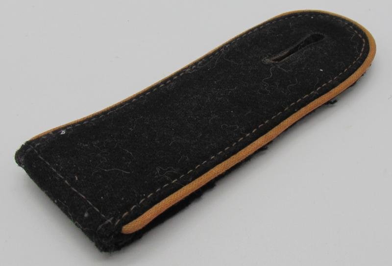 Waffen-SS Reconnaissance (Aufklärung) EM/NCO Shoulder Board — image 9