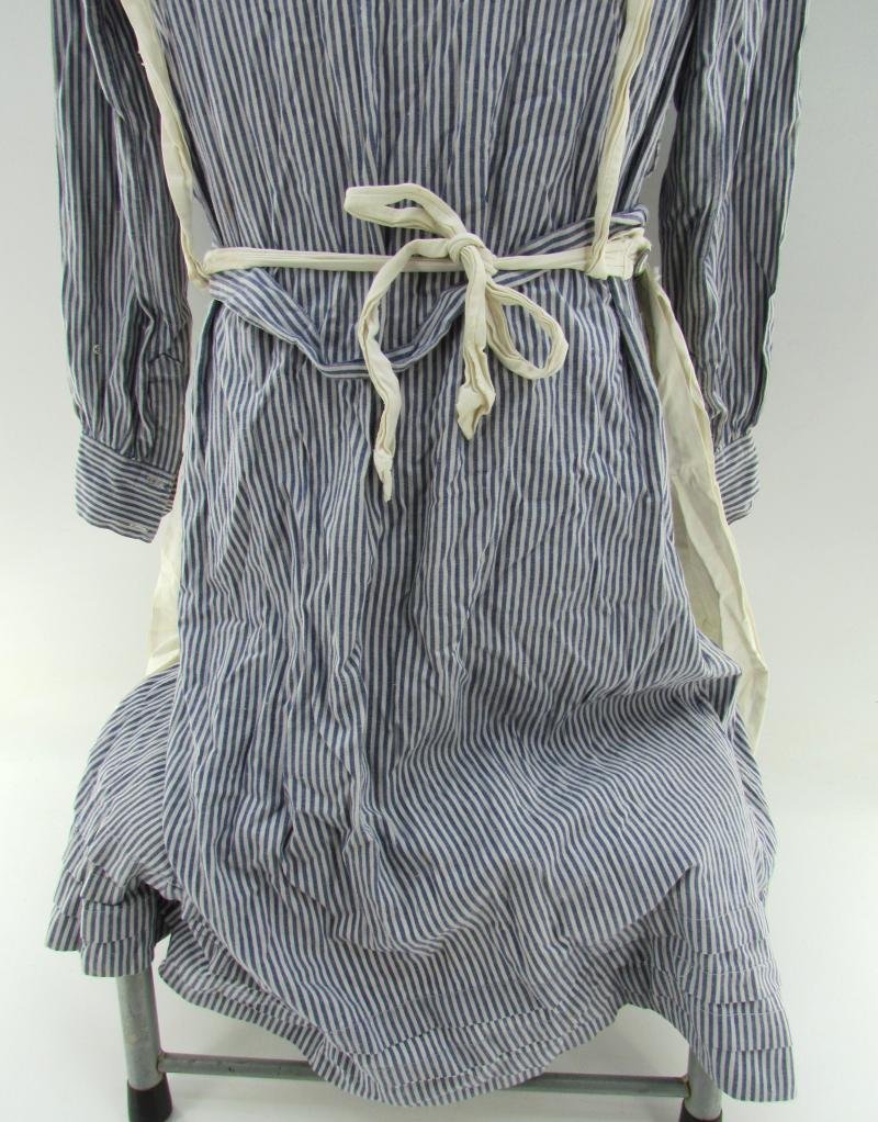 DRK 'Helferin' Uniform Complete with Shoes — image 10