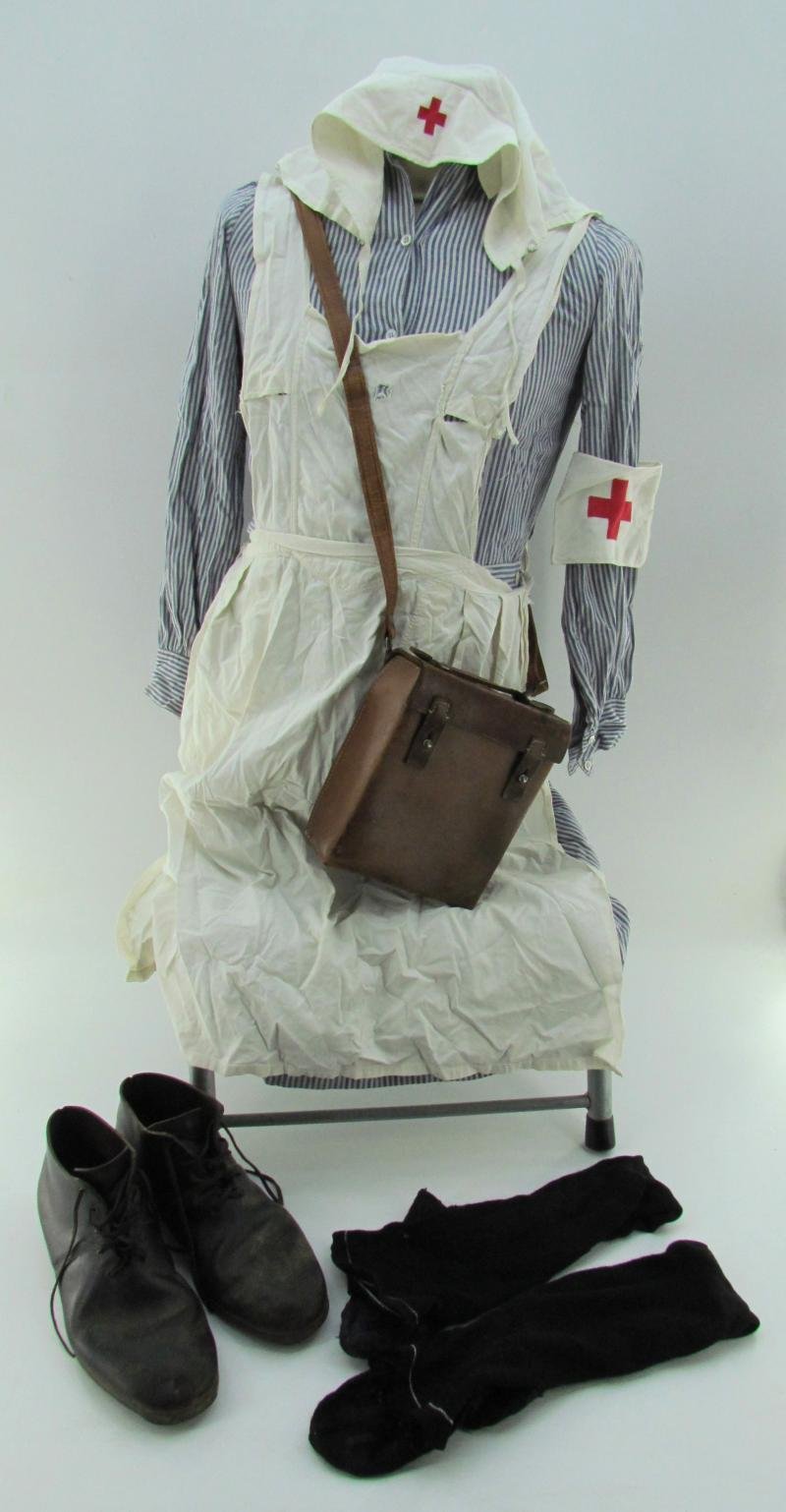 DRK 'Helferin' Uniform Complete with Shoes — image 2