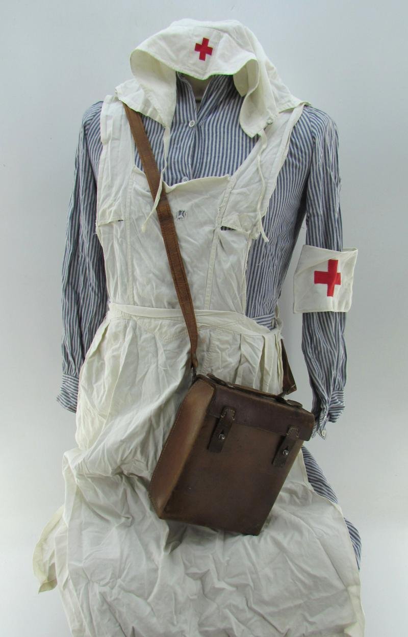 DRK 'Helferin' Uniform Complete with Shoes — image 3