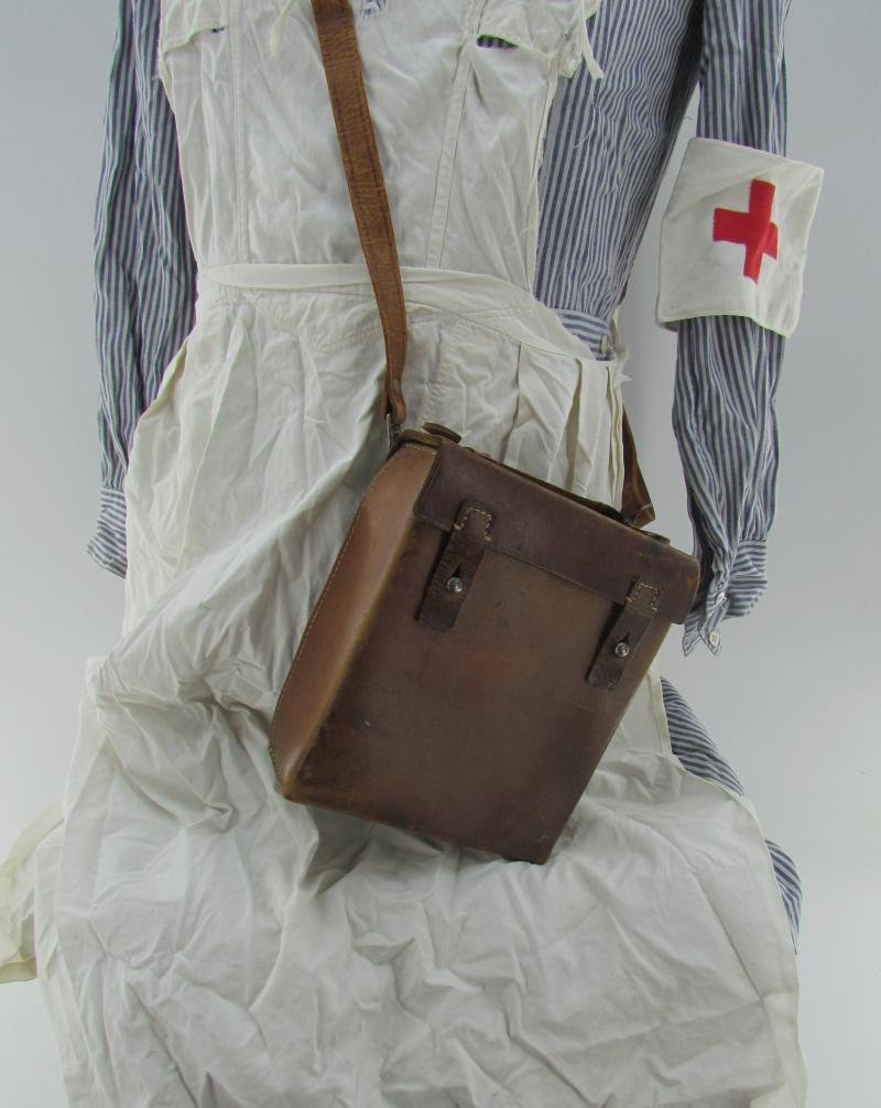 DRK 'Helferin' Uniform Complete with Shoes — image 7