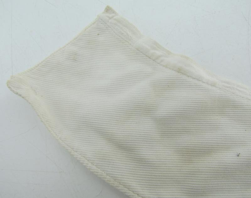 Deutsches Rotes Kreuz (DRK) Collar liner or Kragenbinde for the 'Helferin' Uniform — image 2