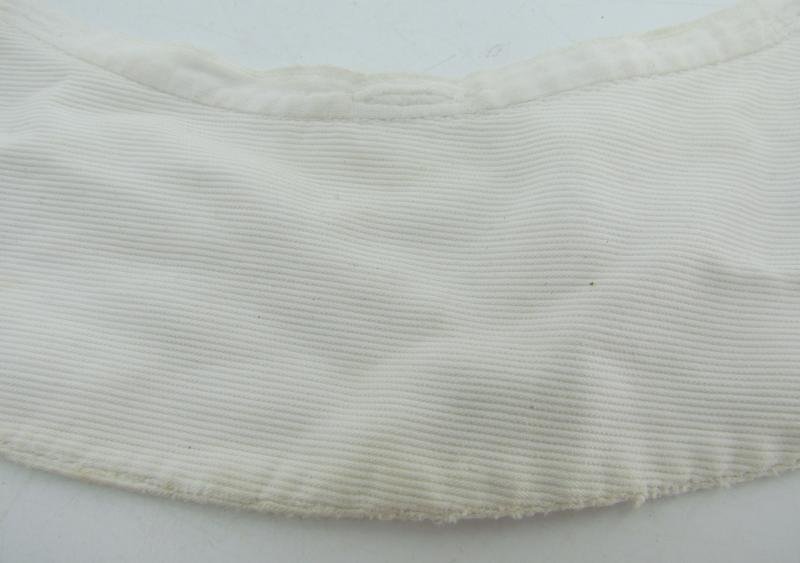 Deutsches Rotes Kreuz (DRK) Collar liner or Kragenbinde for the 'Helferin' Uniform — image 3