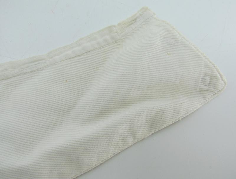 Deutsches Rotes Kreuz (DRK) Collar liner or Kragenbinde for the 'Helferin' Uniform — image 4