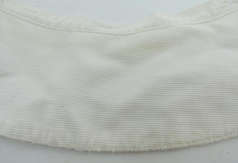 Deutsches Rotes Kreuz (DRK) Collar liner or Kragenbinde for the 'Helferin' Uniform — image 7