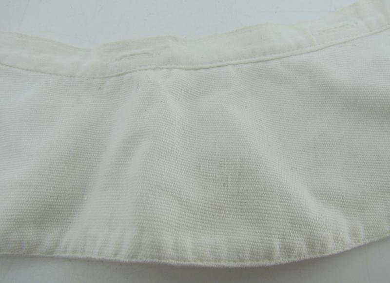 Deutsches Rotes Kreuz (DRK) Collar liner or Kragenbinde for the 'Helferin' Uniform — image 3