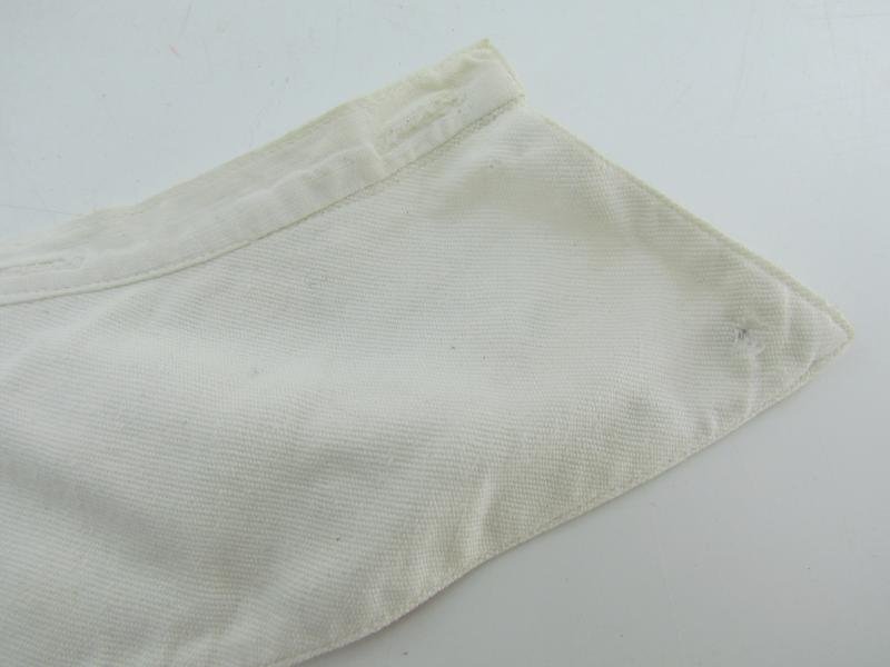 Deutsches Rotes Kreuz (DRK) Collar liner or Kragenbinde for the 'Helferin' Uniform — image 4