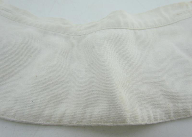 Deutsches Rotes Kreuz (DRK) Collar liner or Kragenbinde for the 'Helferin' Uniform — image 7