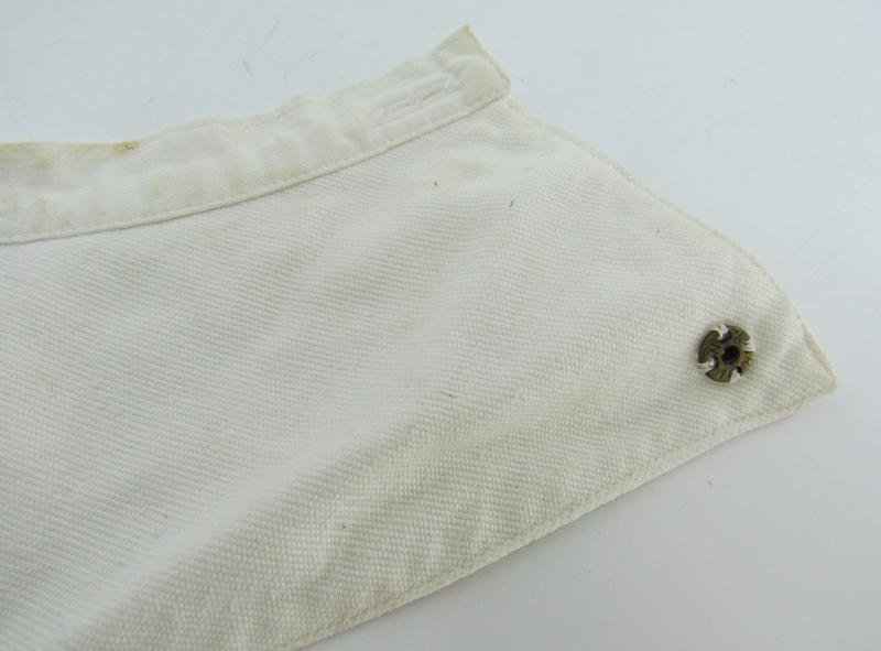 Deutsches Rotes Kreuz (DRK) Collar liner or Kragenbinde for the 'Helferin' Uniform — image 8