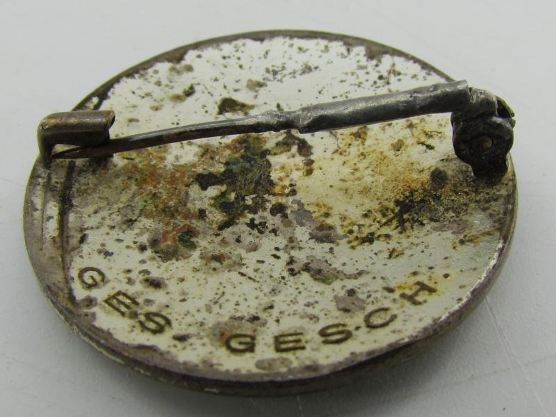 Deutsches Rotes Kreuz (DRK) Helferin Badge — image 5