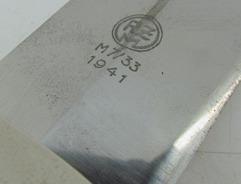 SA Dagger by M7/33 – F.W. Höller with Three Piece Hanger — image 15