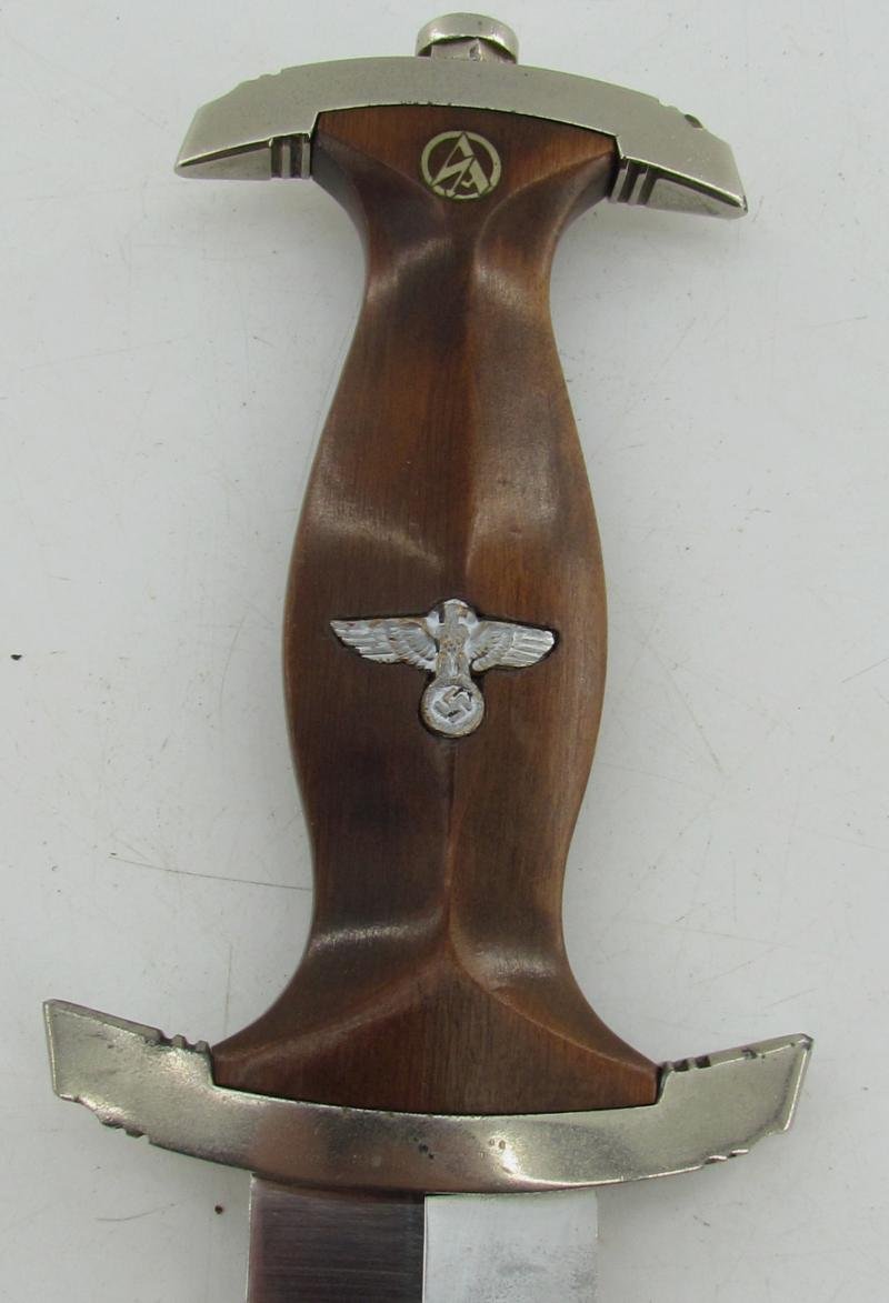 SA Dagger by M7/33 – F.W. Höller with Three Piece Hanger — image 6