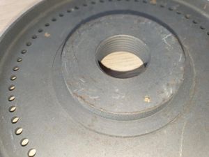 Quad mount Lower vertical adjustment handwheel.