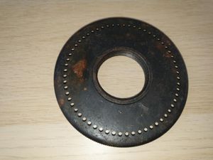 Quad mount upper vertical adjustment handwheel.