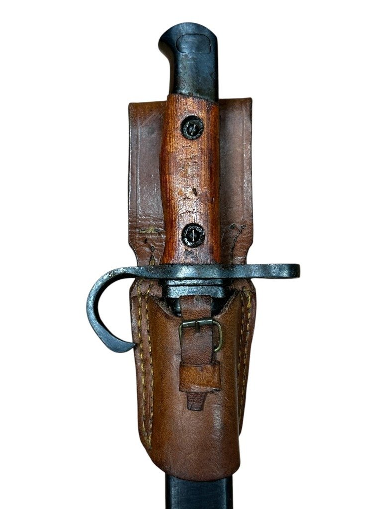 Original WWII Japanese army type 30 bayonet with frog and scabbard — image 2