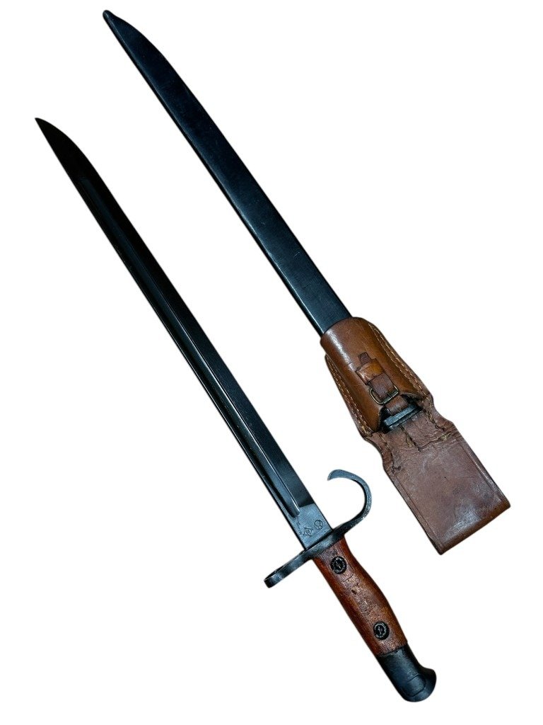 Original WWII Japanese army type 30 bayonet with frog and scabbard — image 4
