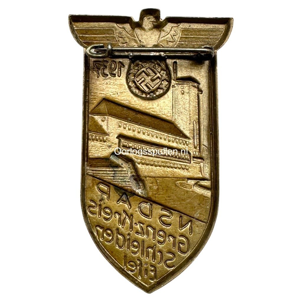 Original WWII German NSDAP Grenz-Kreis Schleiden Eifel pin 1937 — image 3