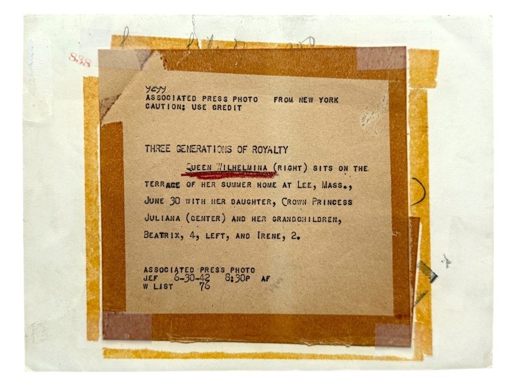 Original WWII US photo of Queen Wilhelmina, Juliana, Beatrix and Irene in 1942 in Ottawa — image 3