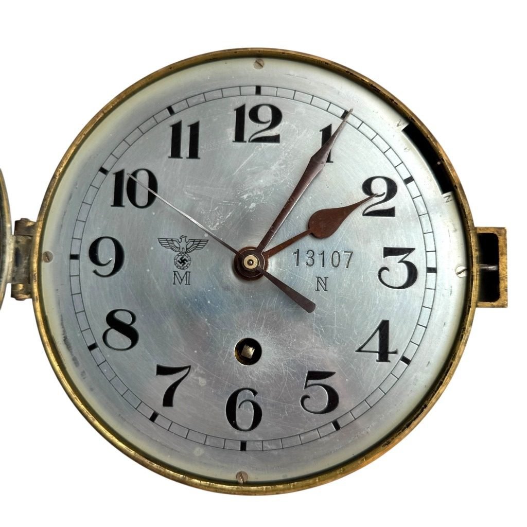 Original WWII German Kriegsmarine U-Boot clock with key — image 5