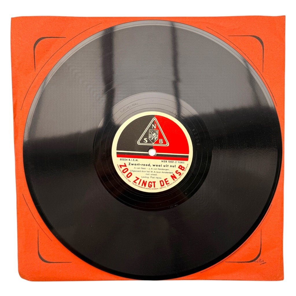 Original WWII Dutch NSB record with cover – Zwart-Rood, waai uit nu! & Margariet — image 3