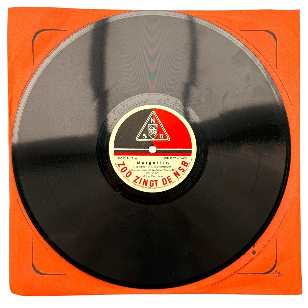 Original WWII Dutch NSB record with cover – Zwart-Rood, waai uit nu! & Margariet — image 4